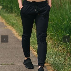 ZYIA Activewear Black Peak Zipper Joggers - Size Large - Like New